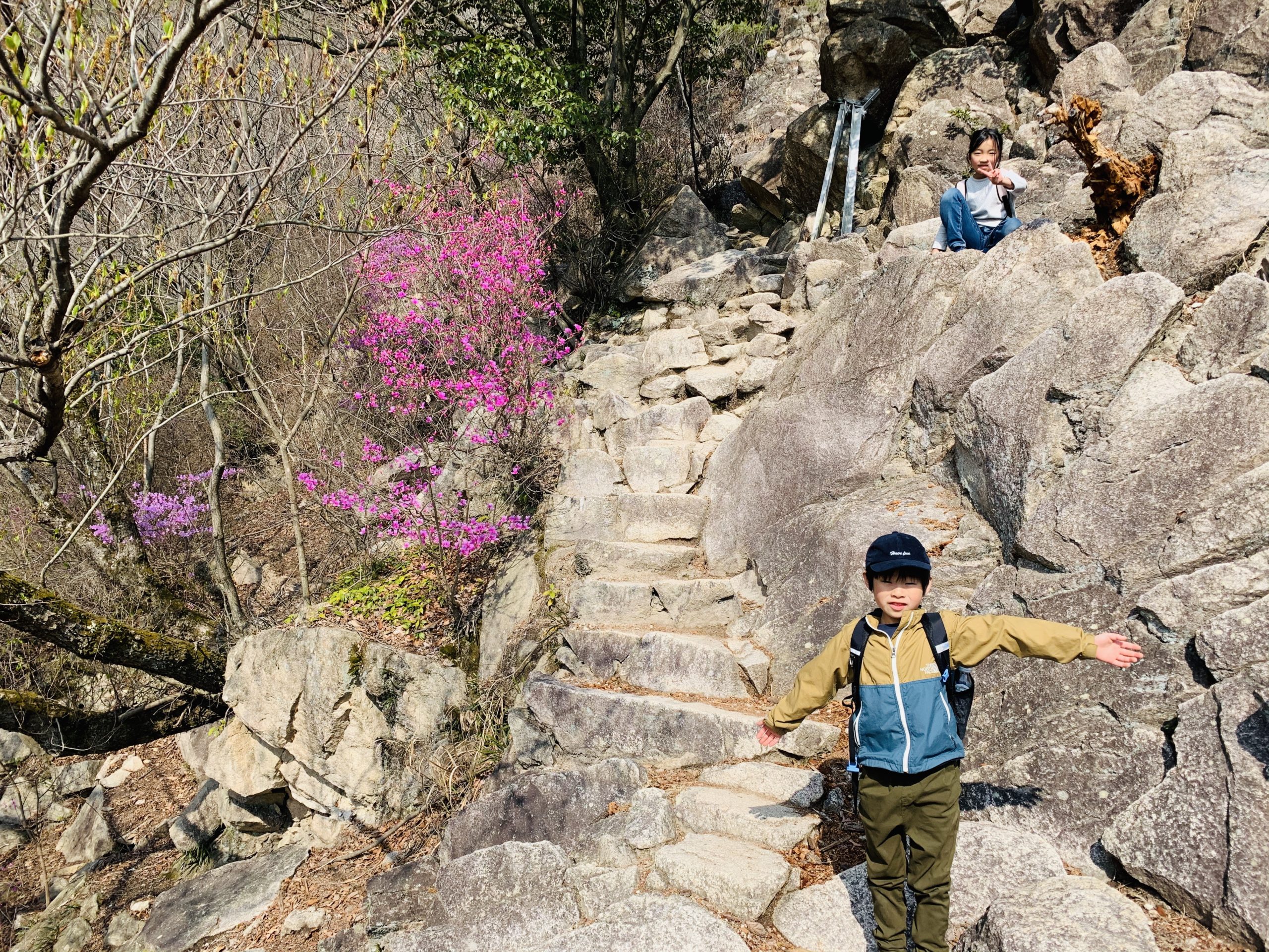 親子登山 六甲山のロックガーデンで笑顔あふれる山登り とーるブログ